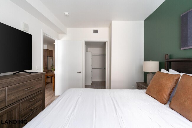 800 S Harvard Blvd Unit 305