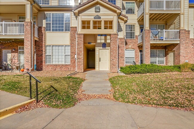 Building Photo - $1,900 - 2 Bed, 2 Bath Condo in Aurora wit... Unit 201