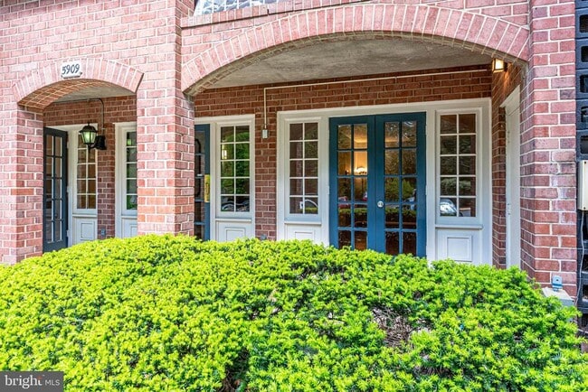 Building Photo - 5909 Prince James Dr Unit B