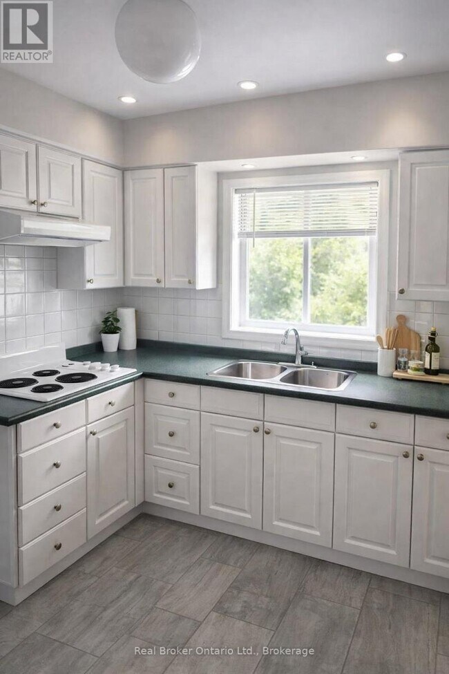 Photo - 4942 Armoury St