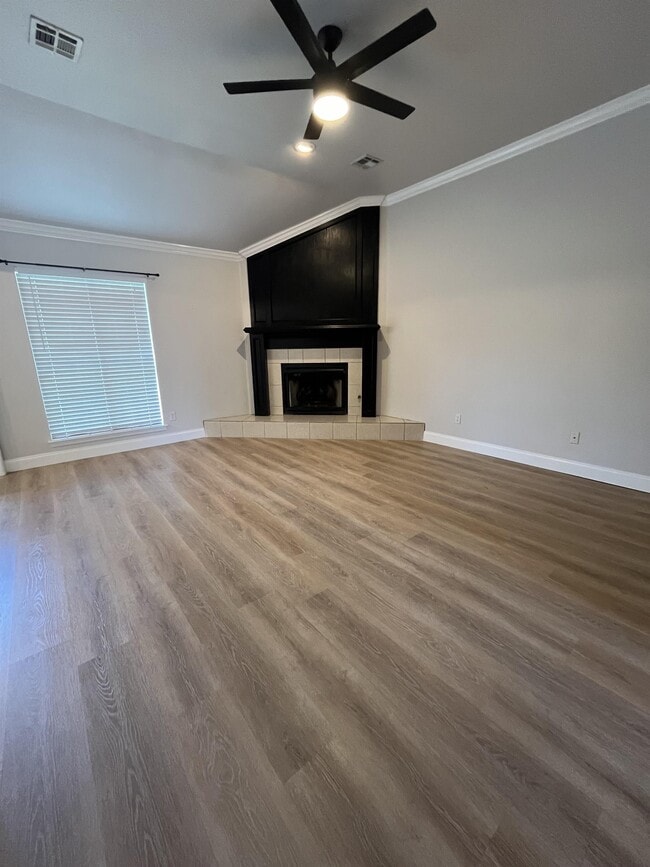 Photo - 401 Whitehouse Ln