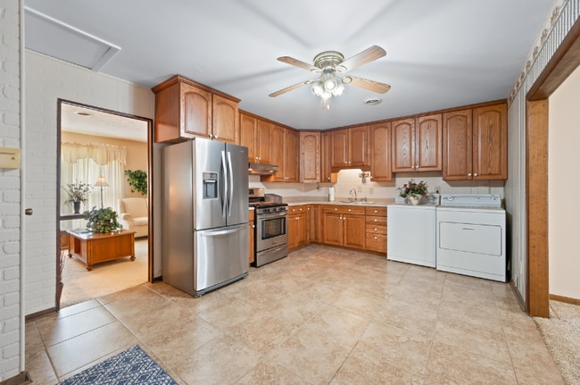 Photo - 1586 Younce St