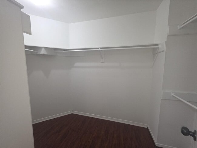 Building Photo - 1907 Summerfield Pl