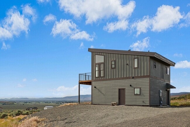 Building Photo - Escape to Your Own Private Kittitas Valley Retreat