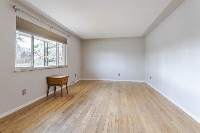 Photo - 755 Braun St