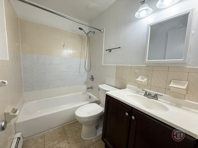 Photo - 189 Throgs Neck Blvd