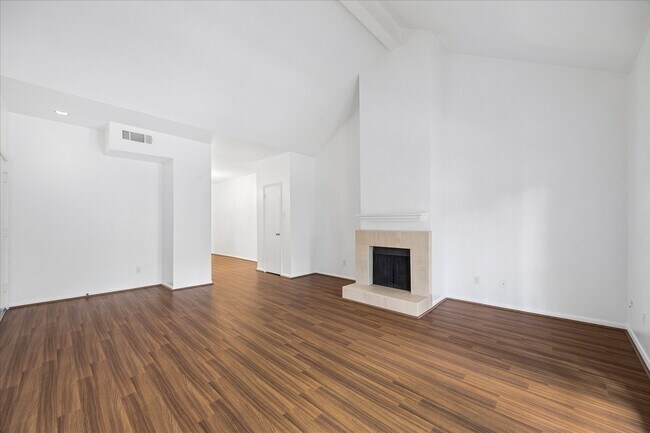 Photo - 2100 Tanglewilde St Unit 286