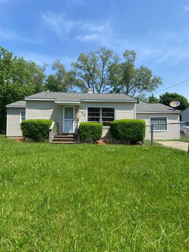 Three Bedroom Home in Battle Creek - Three Bedroom Home in Battle Creek
