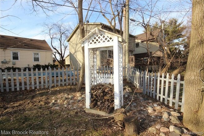 Photo - 2120 Daintree Ave
