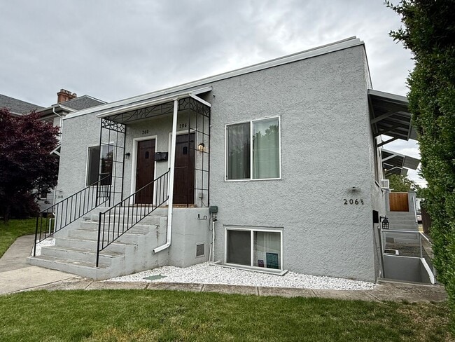 Building Photo - 206 1/2 5th St Unit 206 1/2 5th St