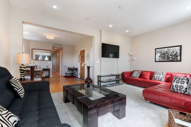 Photo - 1406 N Washtenaw Ave Unit 3