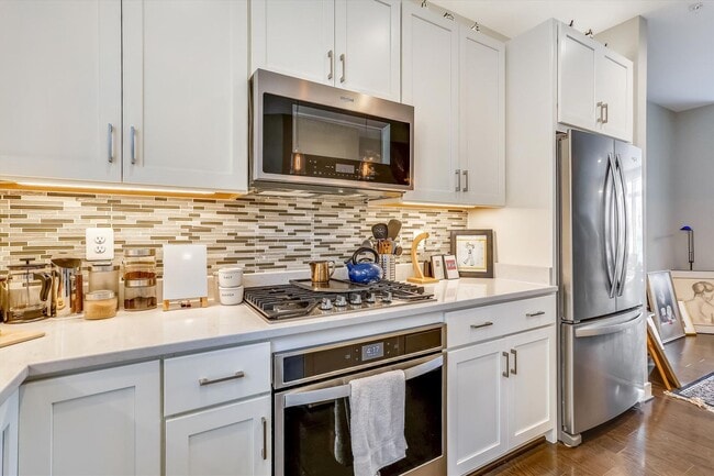 Photo - GREAT LOCATION!! Stunning 3BD/3.5BA luxury 4-level townhouse!