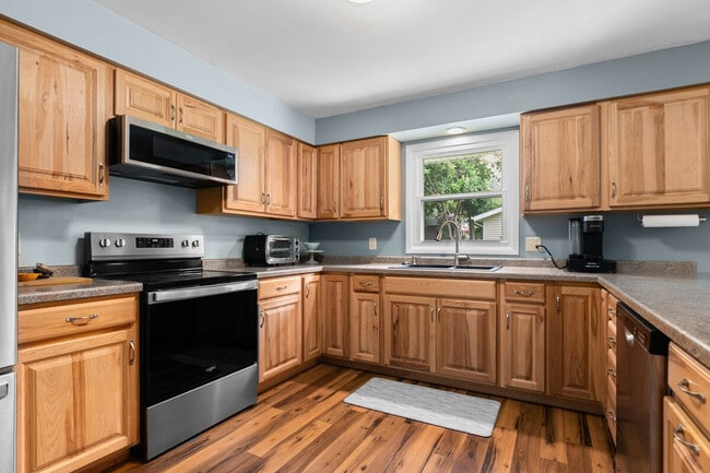 Photo - 733 W 4th St Unit ID1296521P