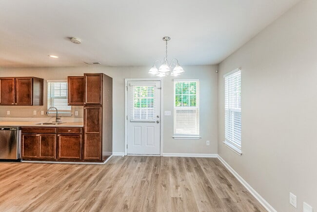 Photo - 821 Skinner Dr