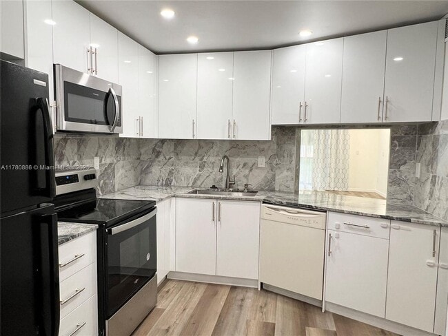 Building Photo - 1750 NE 191st St Unit 1112-1112 Rental