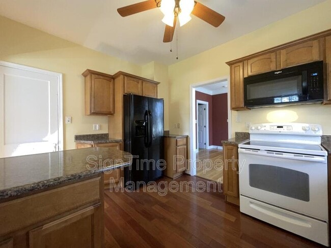 Photo - 825 Armstrong Ave
