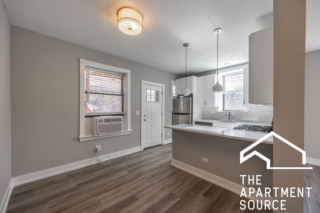 Building Photo - 3937 N Janssen Ave Unit E1