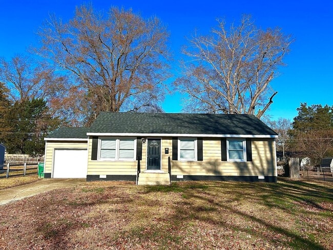 Building Photo - 110 E Gray St