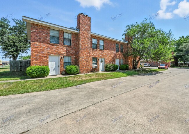 Building Photo - 210 Rolston Rd Rental