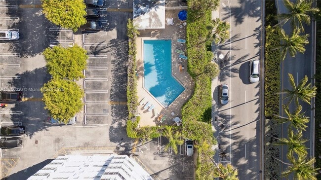 Photo - 1881 Washington Ave Unidad 7F