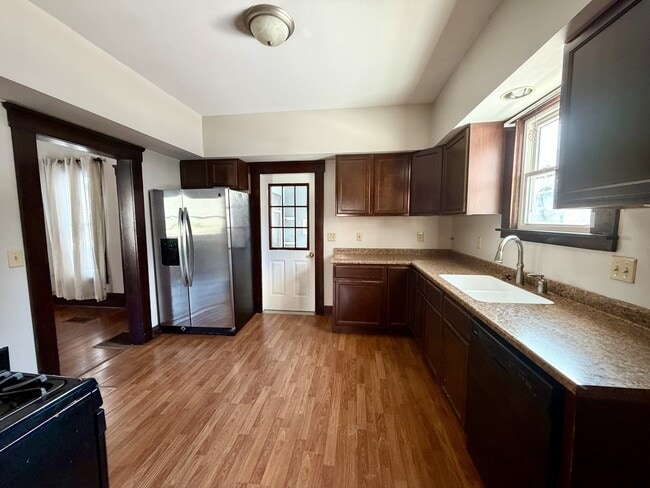 Photo - 107 Maple Ave