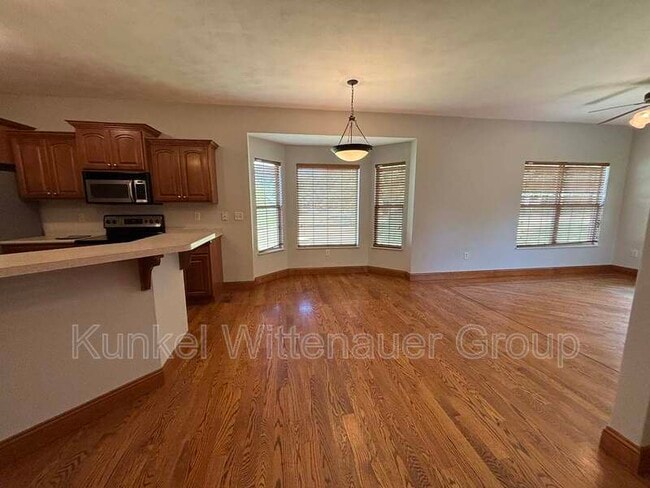 Photo - 88 Oak Pointe Cir