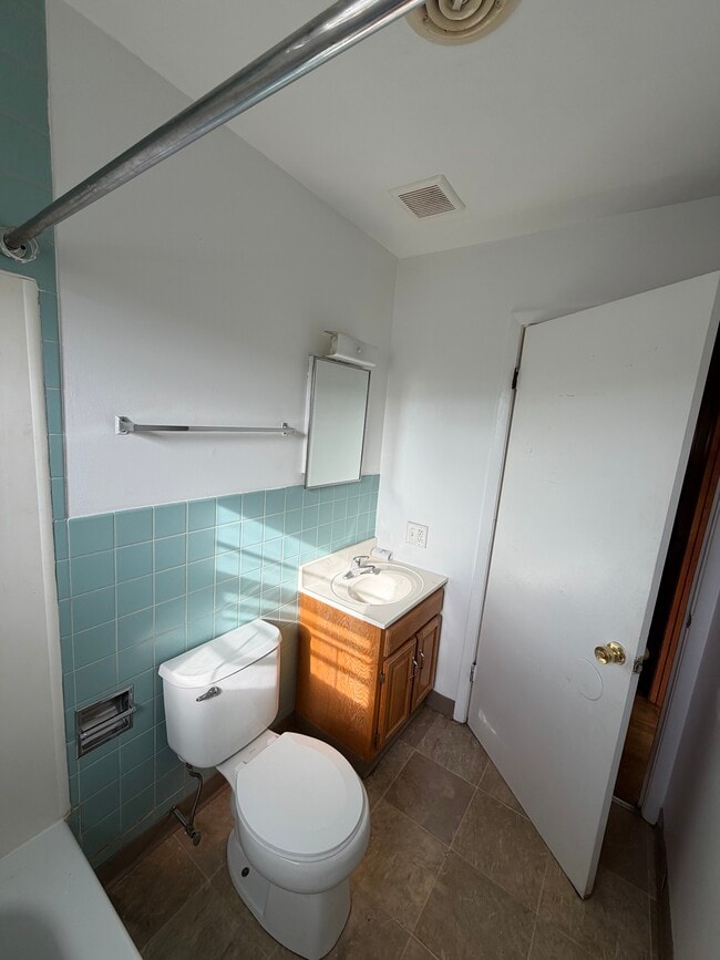 Bath - 117 Franklin St Unit #201