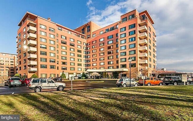 Building Photo - 1011 Arlington Blvd Unit 444 Rental