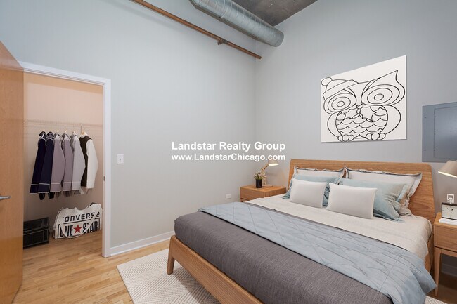 Photo - 3963 W Belmont Ave Unidad 334