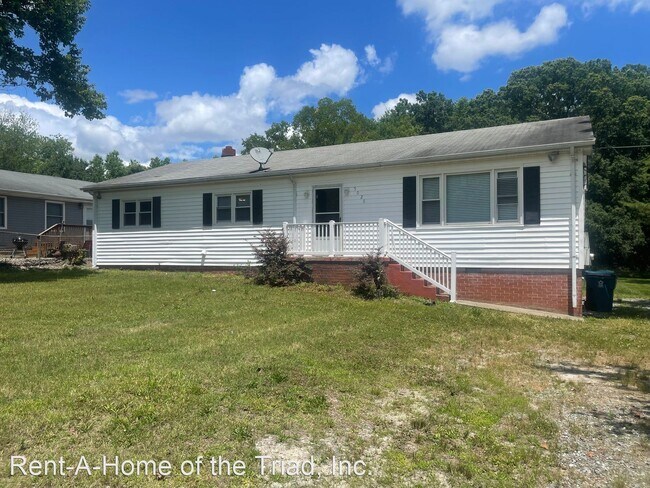 4 br, 2 bath House - 5028 Langside Road - 4 br, 2 bath House - 5028 Langside Road