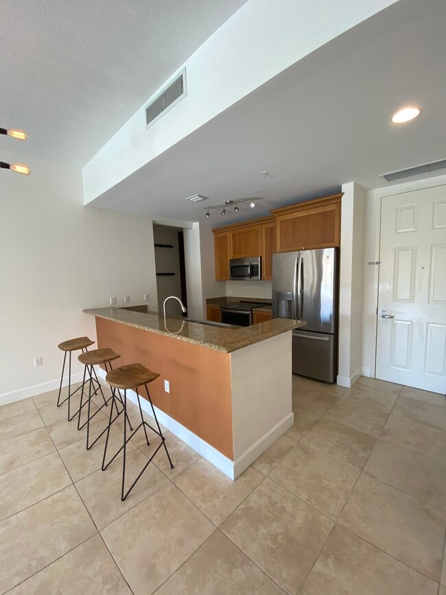 Photo - 55 Merrick Way Unidad 821