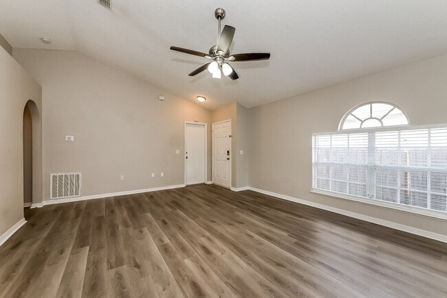 Photo - 1023 Brenton Leaf Dr