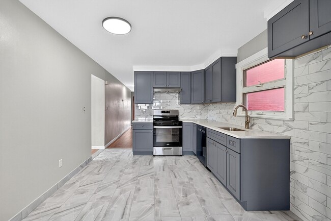 Building Photo - 434 New York Ave Unit 3