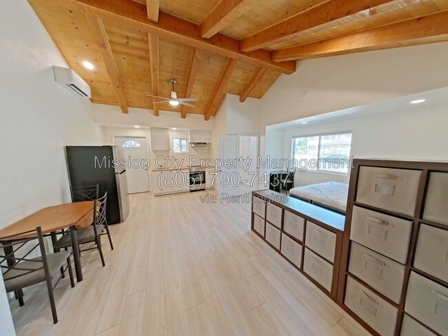 Building Photo - 425 San Domingo Dr