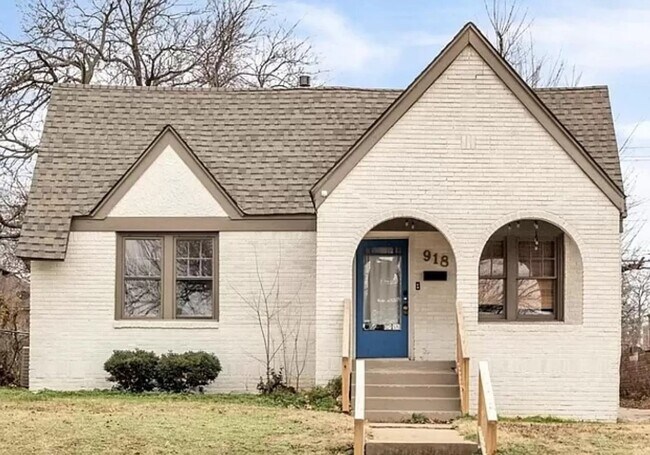 * * * $500 MOVE-IN SPECIAL * * * Charming ... - * * * $500 MOVE-IN SPECIAL * * * Charming ... House
