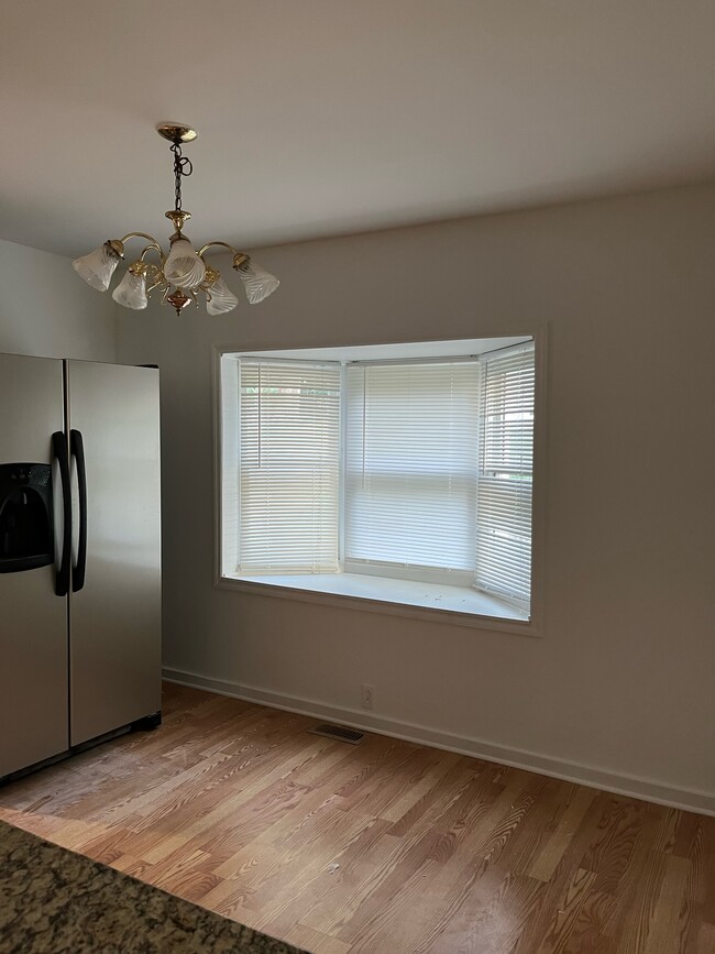 Photo - 355 Hicks Dr SE