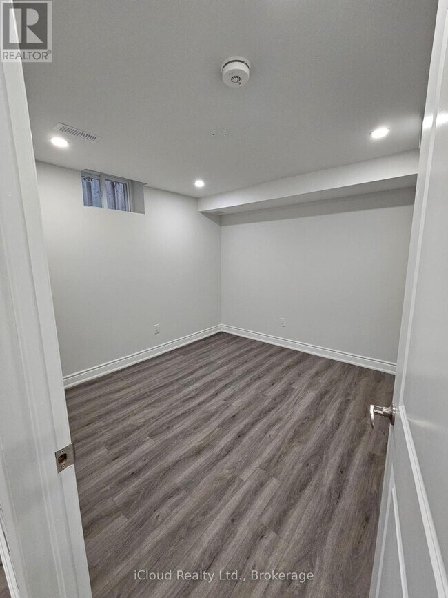 Photo - 95 Northglen Blvd