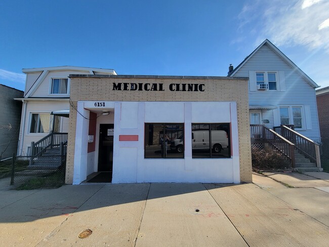 Building Photo - 6151 W Belmont Ave Unit 2N Rental