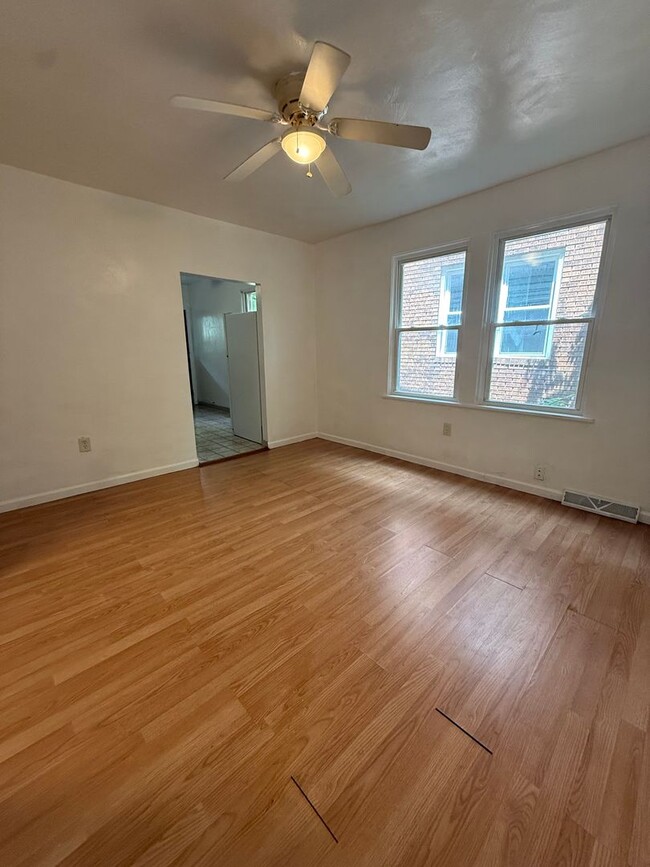Photo - 2824 Clermont Ave Unit B
