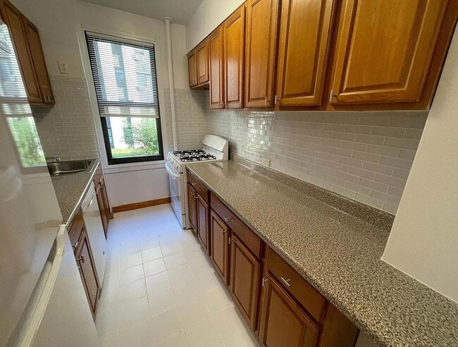 Photo - 87-30 62nd Ave