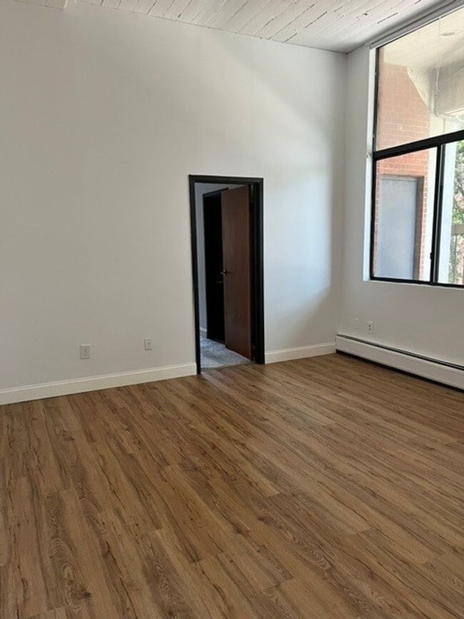 Building Photo - Leasing Agent Unit 35-212