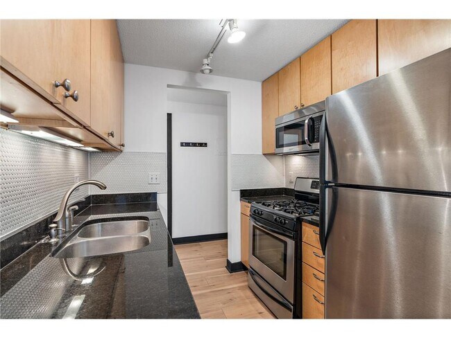 Photo - 2800 W 44th St Unidad 401