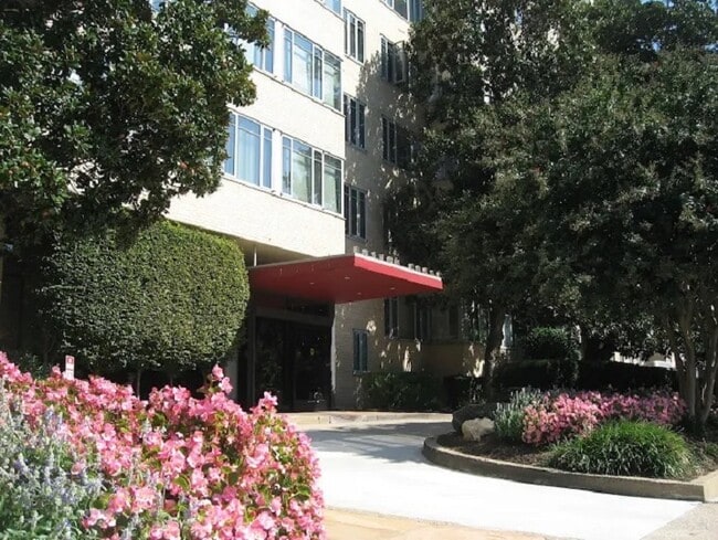 Building Photo - 1711 Massachusetts Ave NW Unit 203