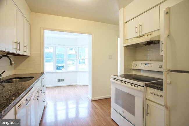 Photo - 5205 Saratoga Ave