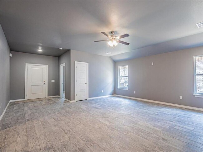 Photo - 409 Grove St