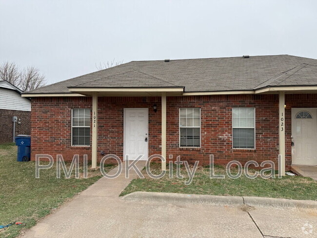 Building Photo - 1021 Shady Creek Cir Rental