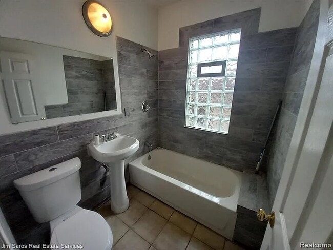 Photo - 734 Ashland St Unidad 734 Ashland