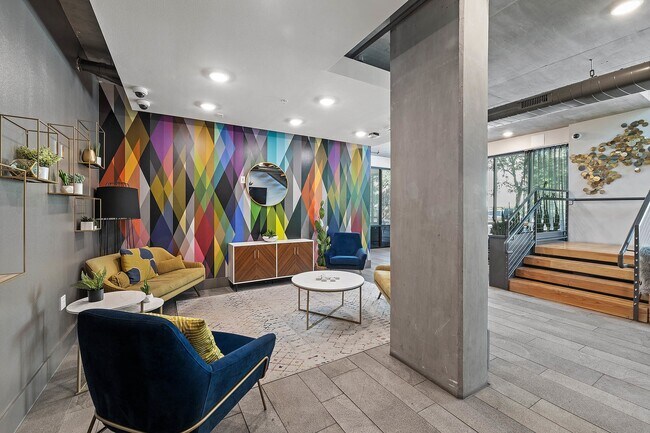 Los Ruckus Lofts100 - Yugo Austin Nueces