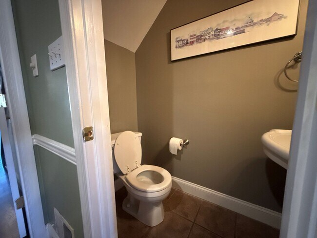 Photo - Spacious 4 Bedroom House In Baltimore City