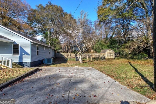 Photo - 415 E 10th St